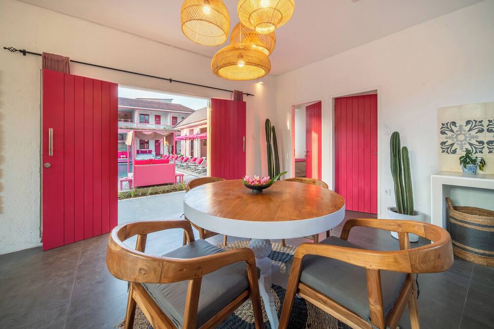 ピンクプライベートバランガン - フォークールアダルトオンリー 写真