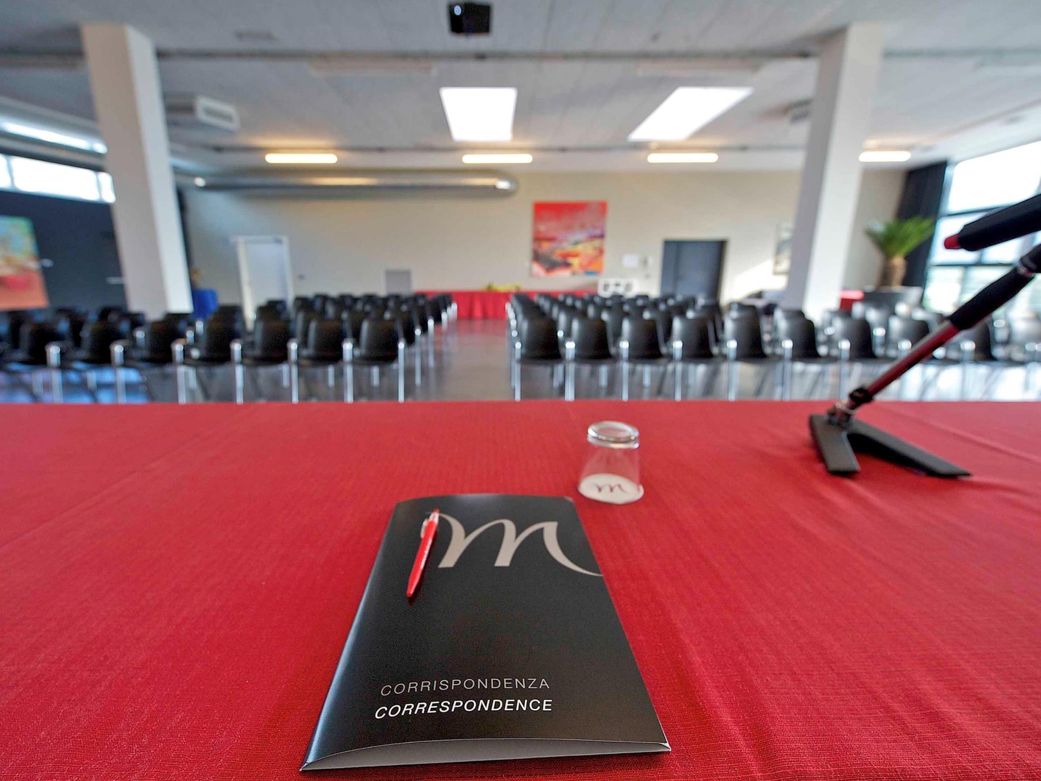 メルキュール ネロキューボ ロヴェレート 写真