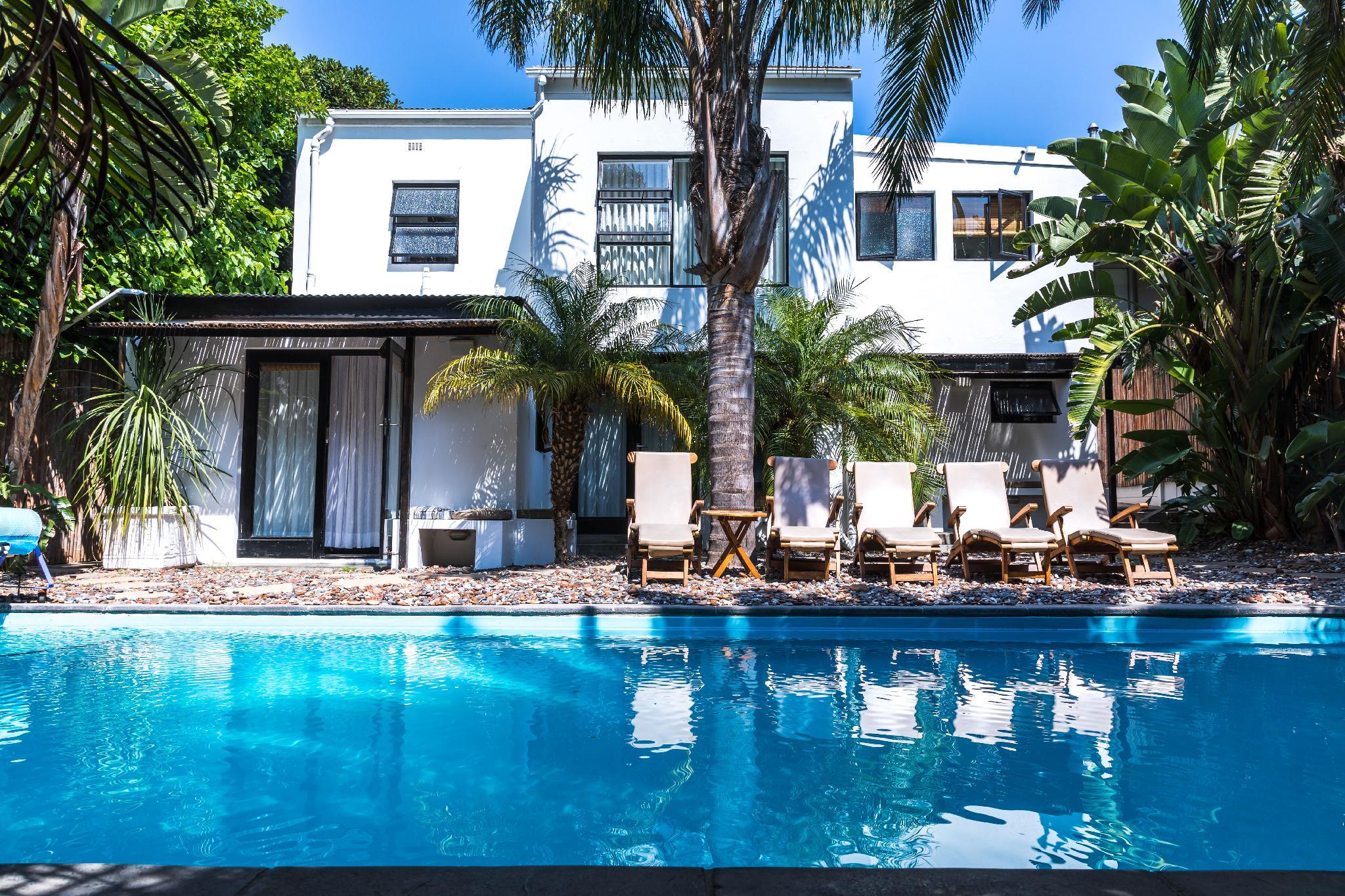 Antrim Villa by Antrim Collection 写真