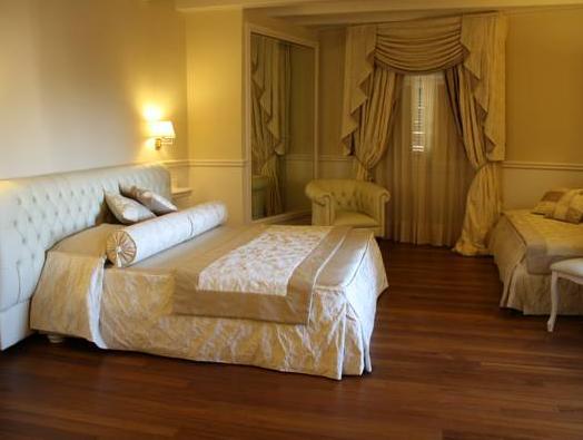 スイート ホテル サンタ キアーラ 写真