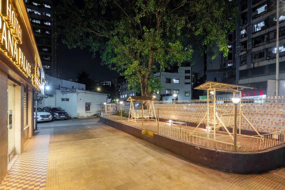 ホテル カルパナ パレス 写真