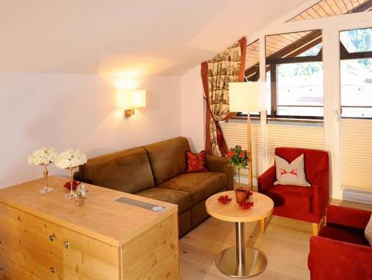 ホテル ゴールデナー アドラー ヴァッテンス 写真