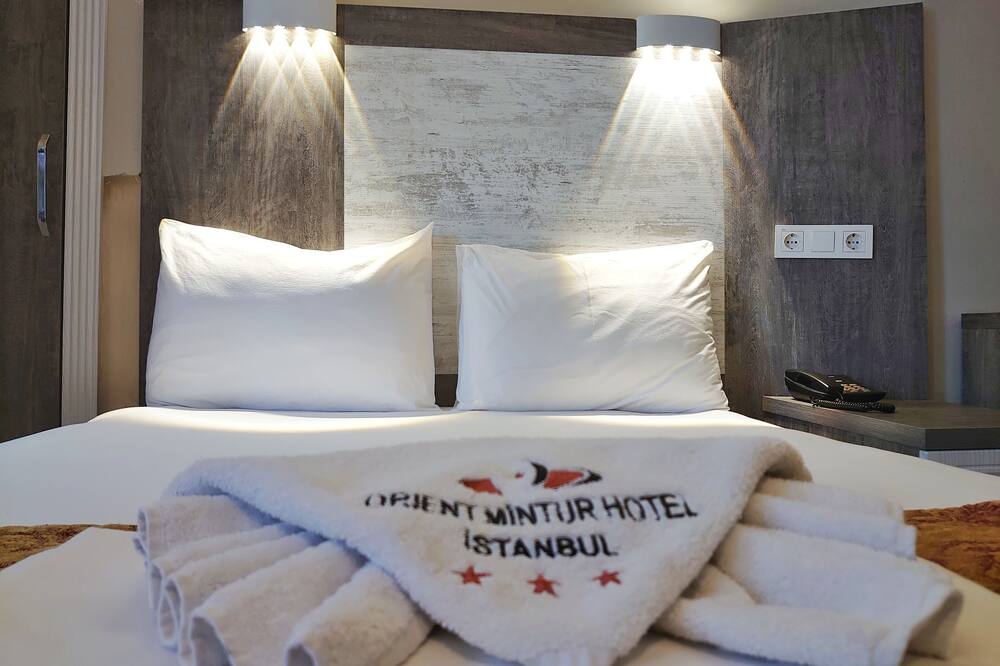 ホテル オリエント ミントゥール 写真