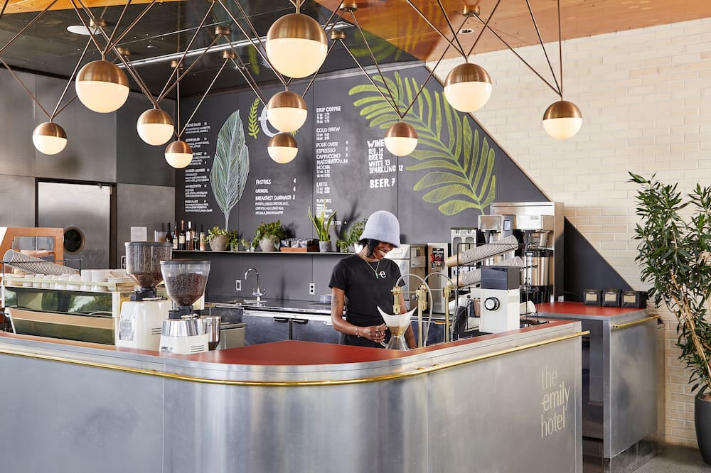 エミリー ホテル 写真