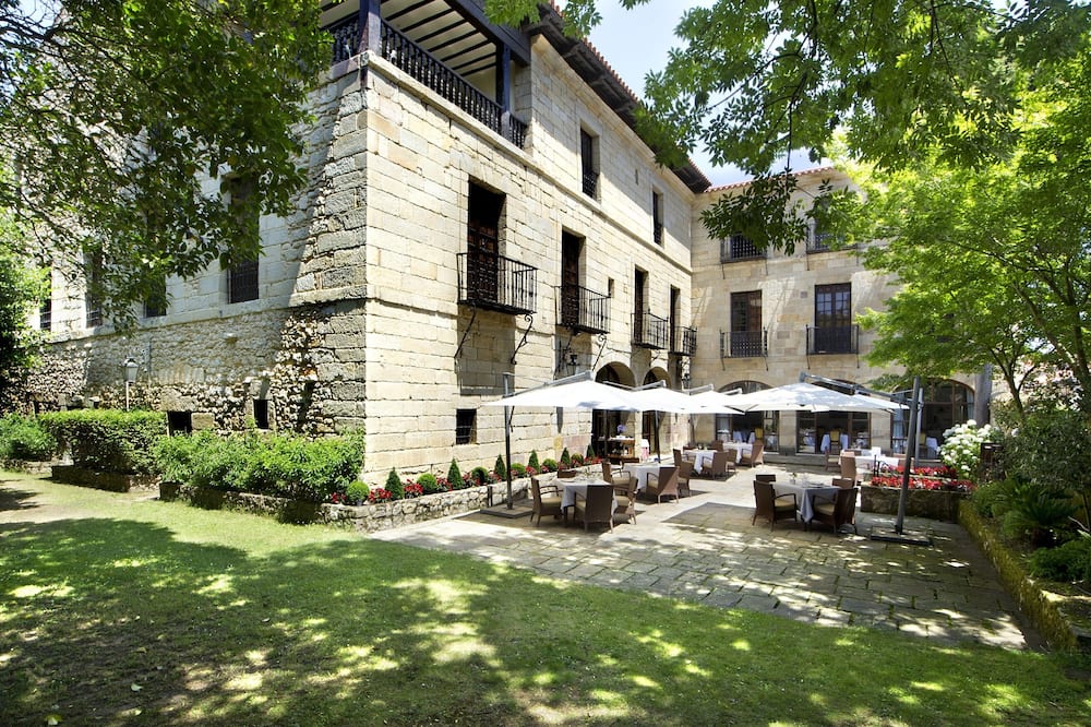 パラドール デ サンティリャーナ ギル ブラス 写真