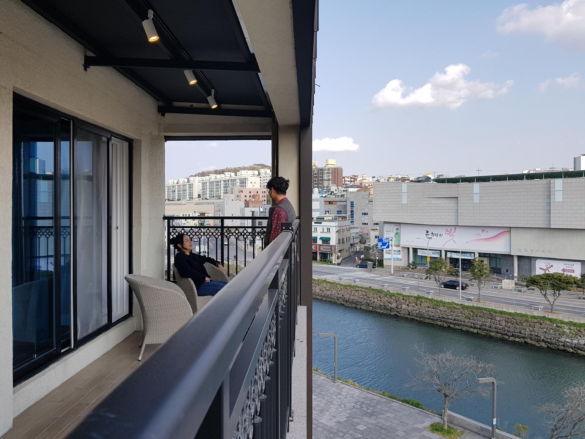 ベッド ラジオ ドンムーン 写真