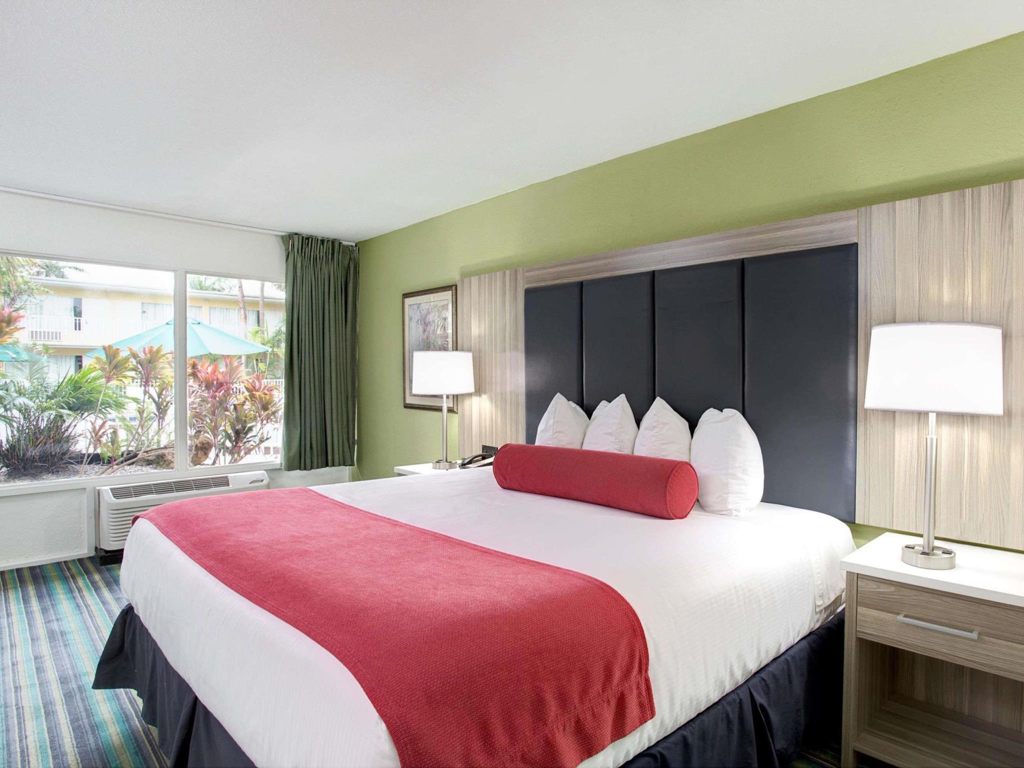 ラマダ バイ ウィンダム フォート ローダーデール エアポート クルーズ ポート 写真