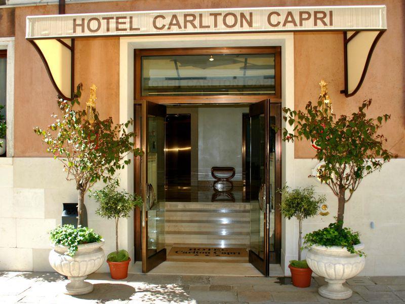 ホテル カールトン カプリ 写真