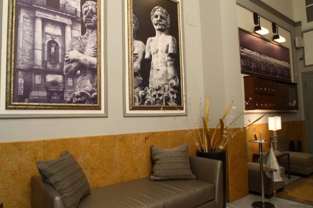 ホテル アンバシアトーリ 写真