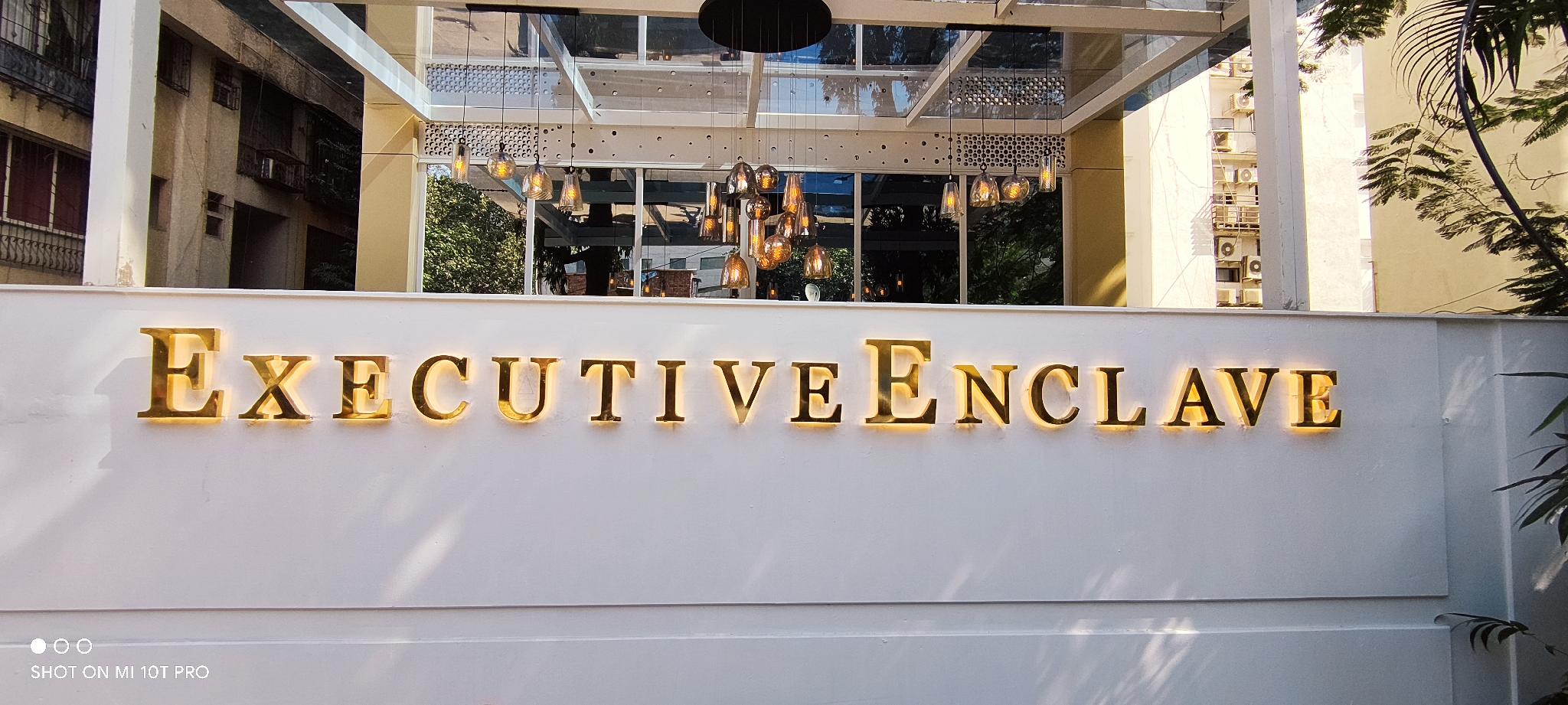 エグゼクティブ エンクレイブ ホテル 写真