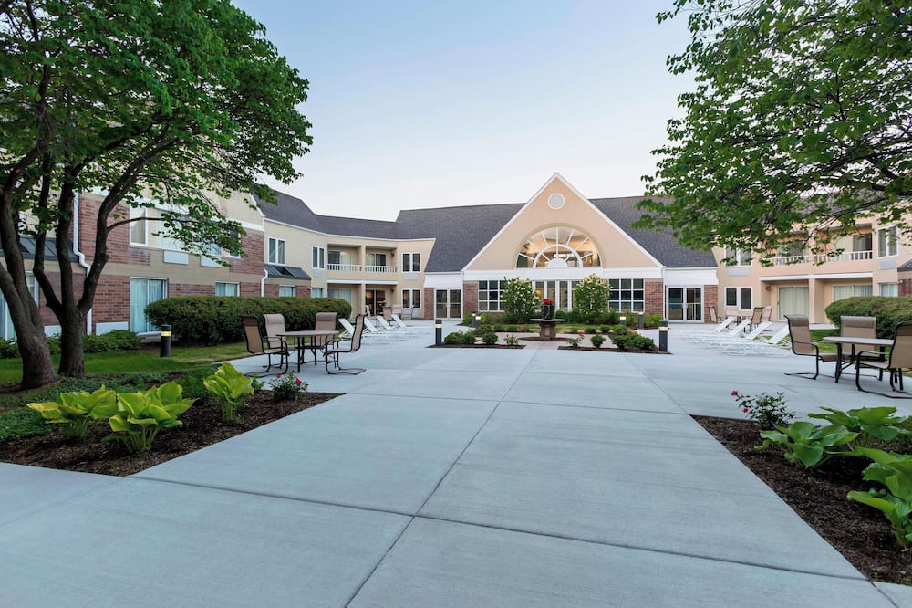 フォーポインツ バイ シェラトン バッファロー グローブ 写真