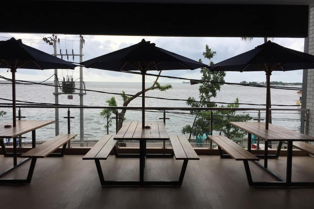 エクスプレシア ホテル マカッサル 写真