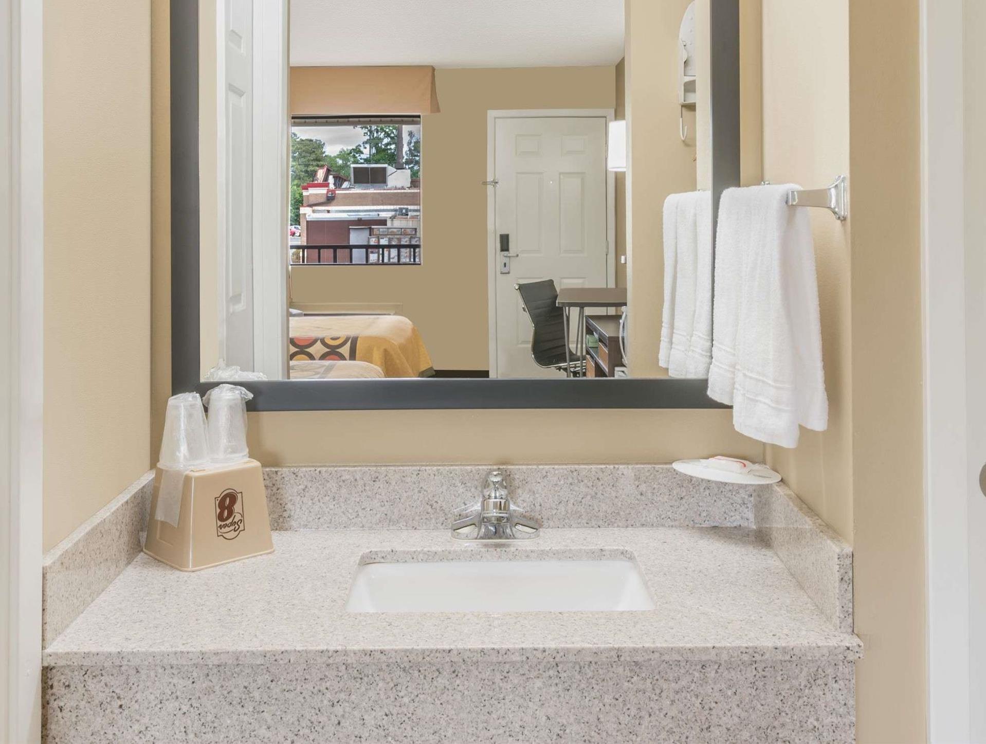 スーパー 8 バイ ウィンダム ブライアント リトル ロック エリア 写真