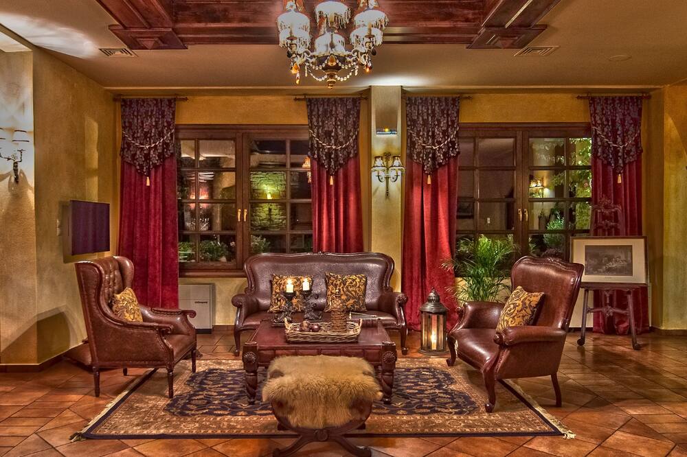 ホテル ドウピアニ ハウス 写真