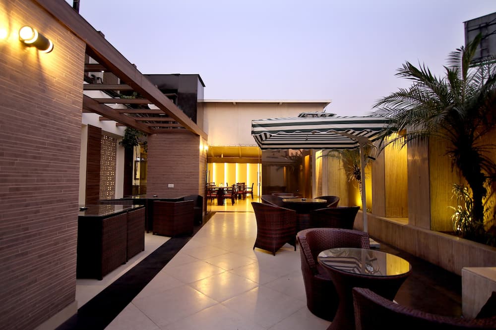 ザ プライム バラジ デラックス アット ニュー デリー レイルウェイ ステーション ホテル 写真