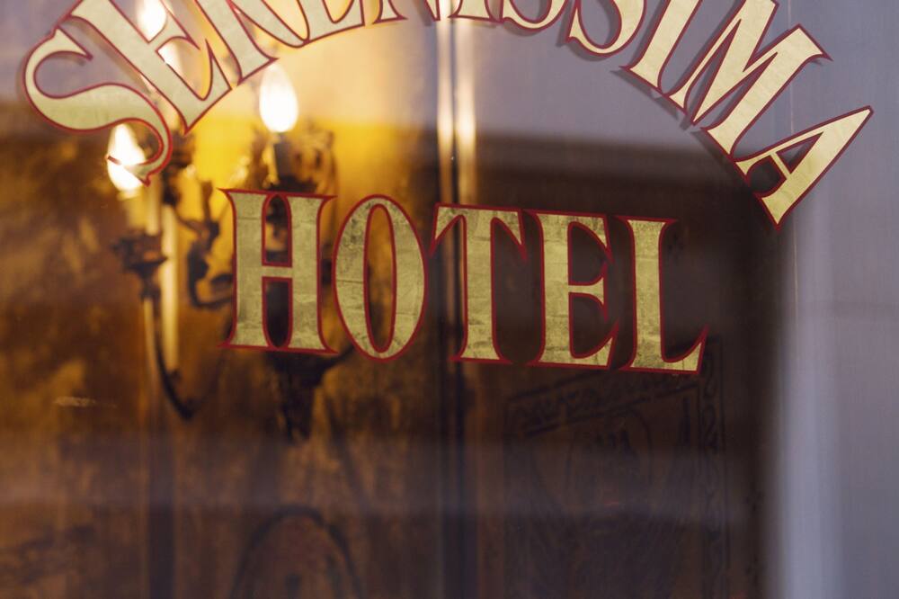 ホテル セレニッシマ 写真