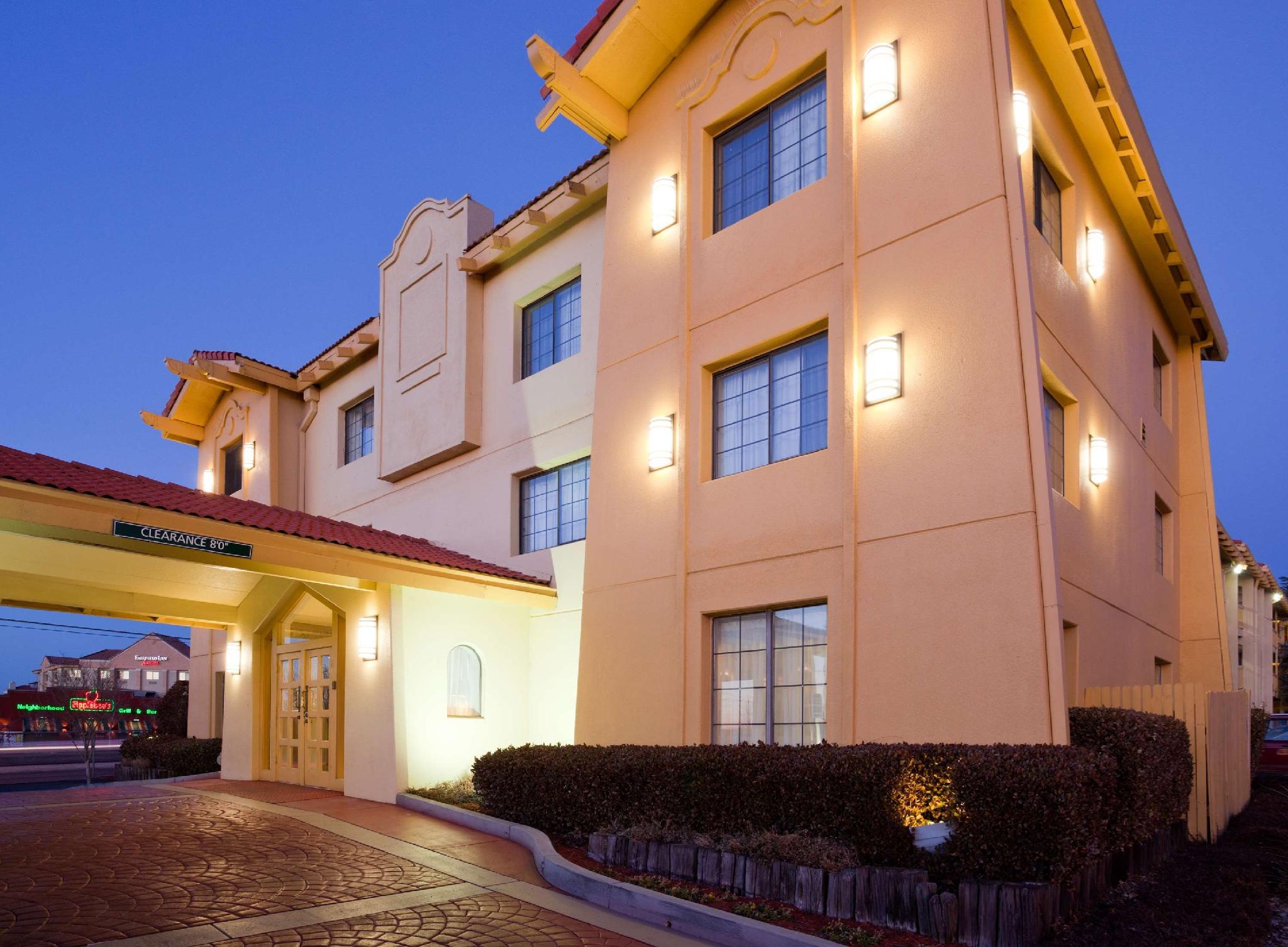 ラ キンタ イン バイ ウィンダム アルバカーキ エアポート 写真