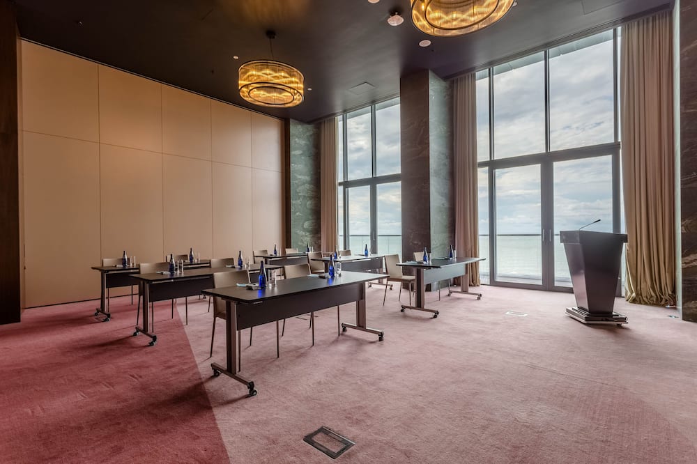 ル メリディアン バトゥーミ 写真