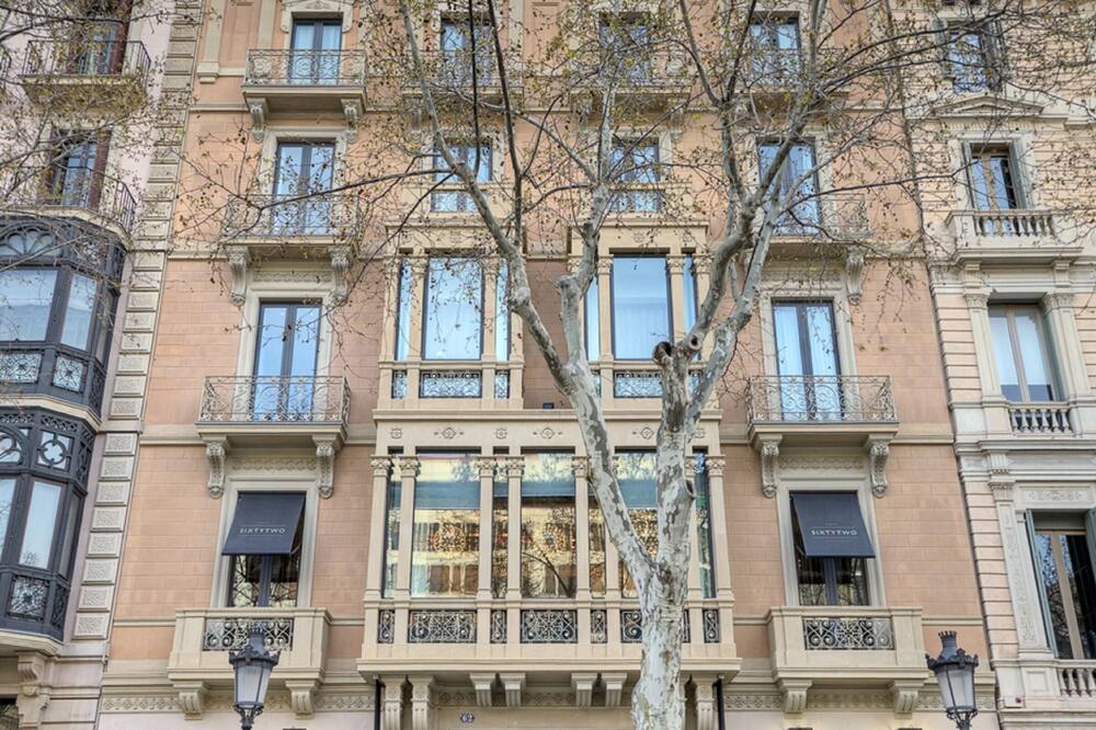 シックスティトゥー ホテル 写真