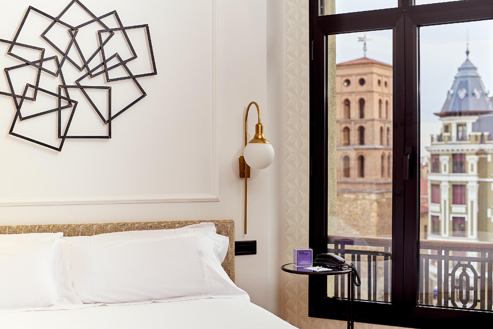 オクシデンタル レオン アルフォンソ V 写真