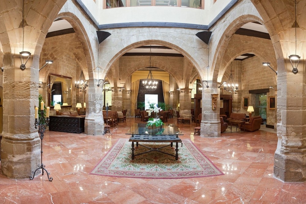 パラドール デ サント ドミンゴ デ ラ カルサダ 写真