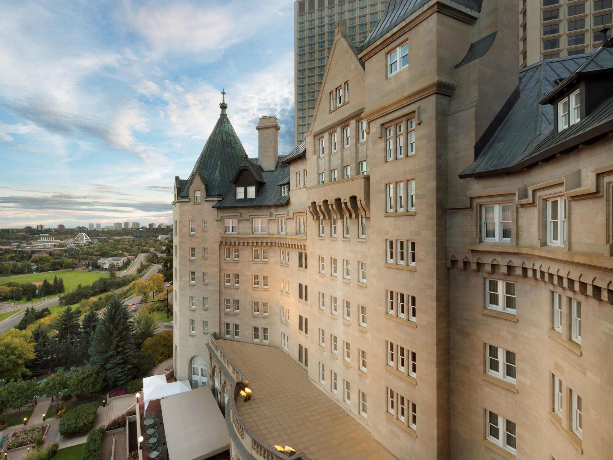 Fairmont Hotel Macdonald 写真