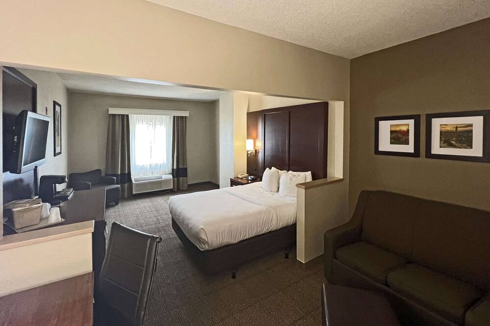 コンフォート スイーツ ピオリア スポーツ コンプレックス 写真