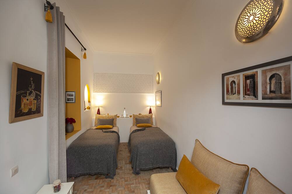 リヤド ブッサ 写真