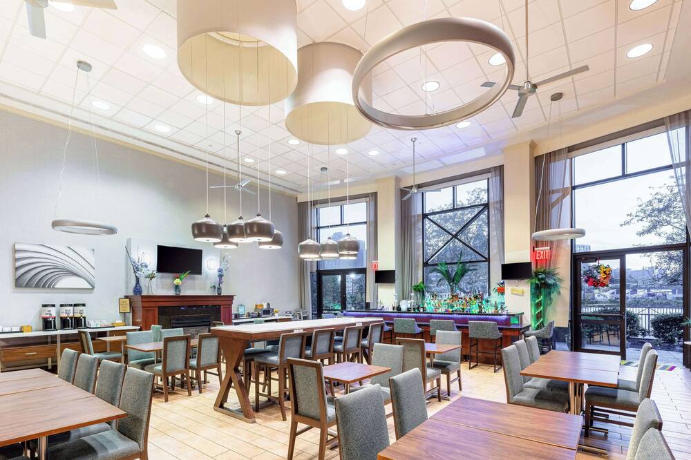 ハンプトン イン & スイーツ ニューアーク ハリソン リバーウォーク 写真