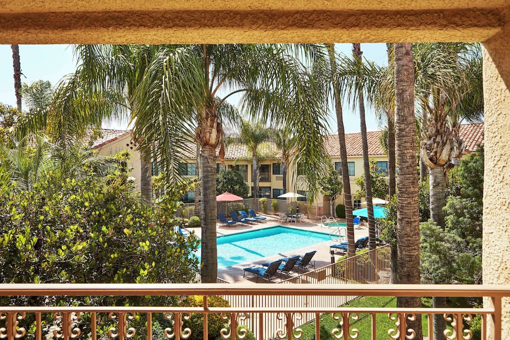 ヒルトン ガーデン イン バレンシア アット シックス フラッグス 写真