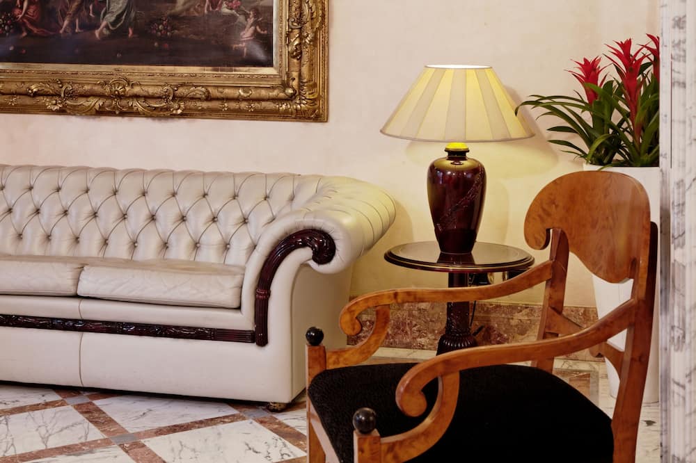 ホテル キャピトル 写真