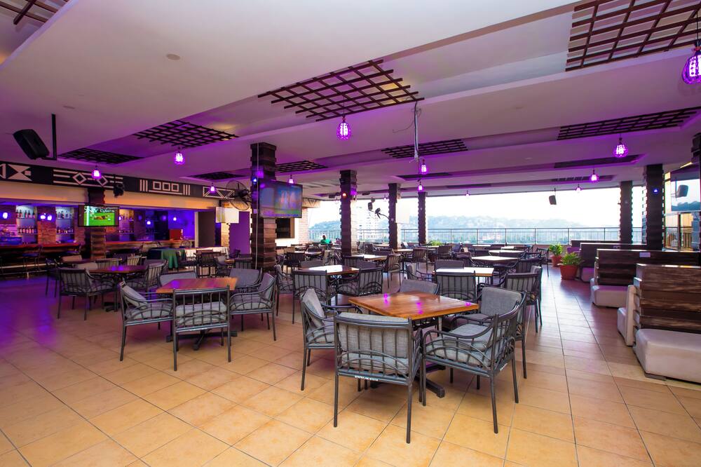Gold Crest Hotel 写真