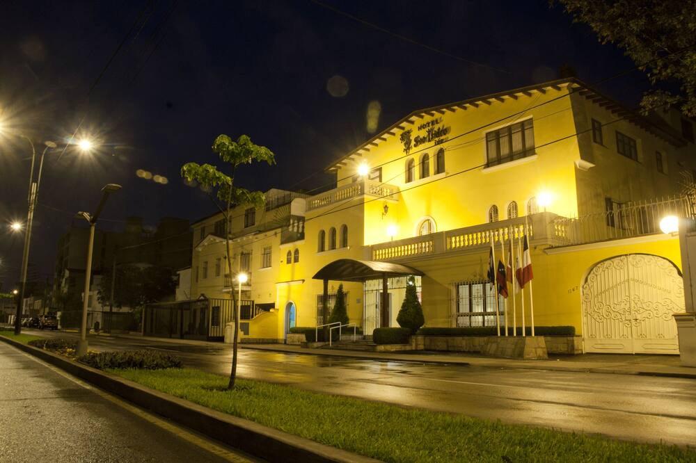 サン イシドロ  イン 写真