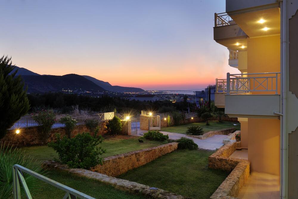 ノトス ハイツ ホテル & スイーツ 写真