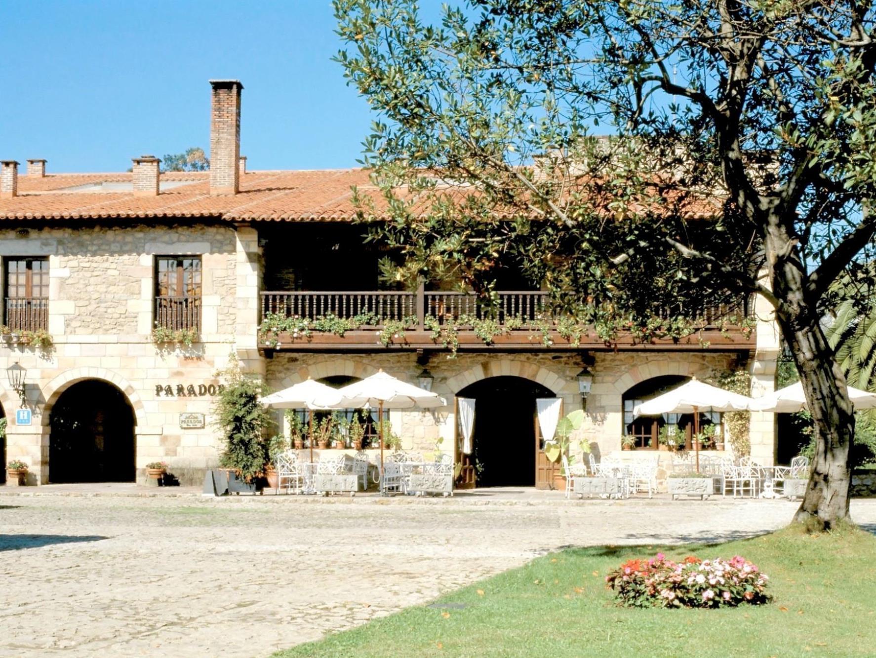 パラドール デ サンティリャーナ ギル ブラス 写真