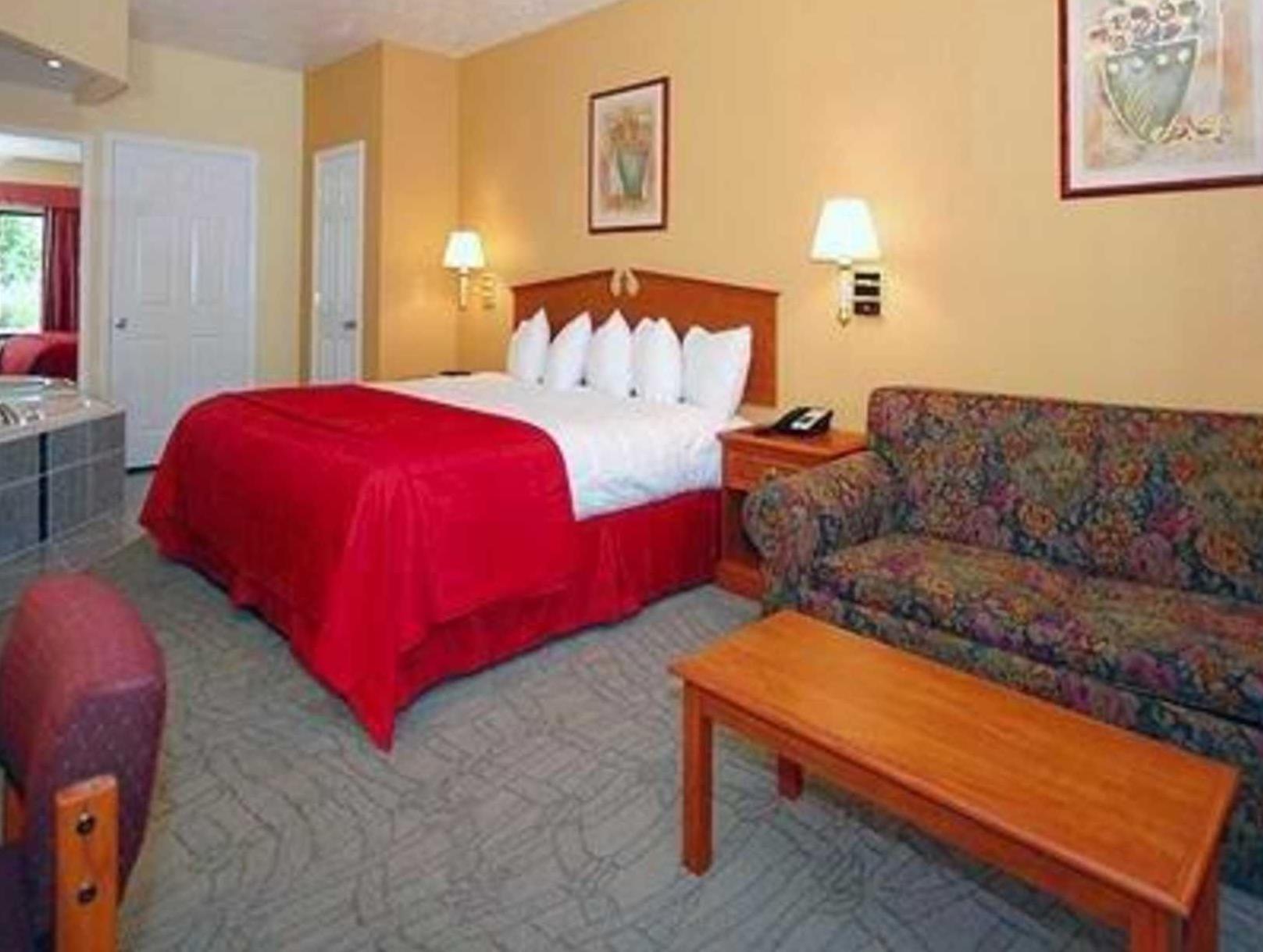 クオリティ イン & スイーツ ディクソン 写真