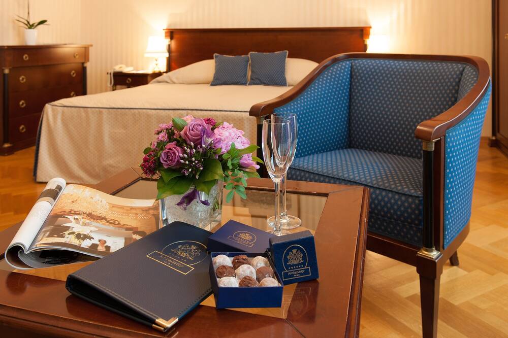 アンバサダー ホテル 写真