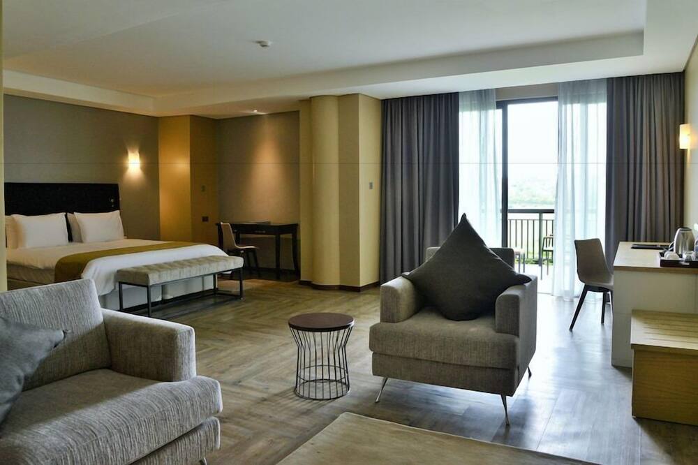EPIC Hotel & Suites 写真
