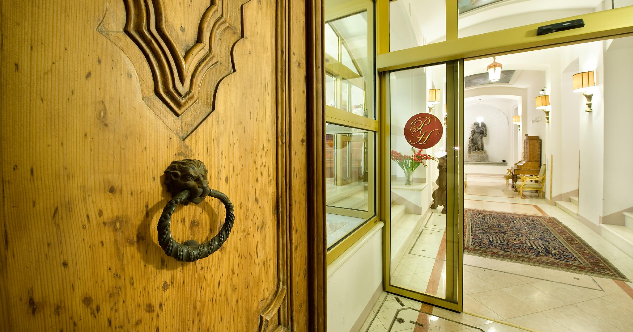 チャールズ ブリッジ パレス ホテル 写真