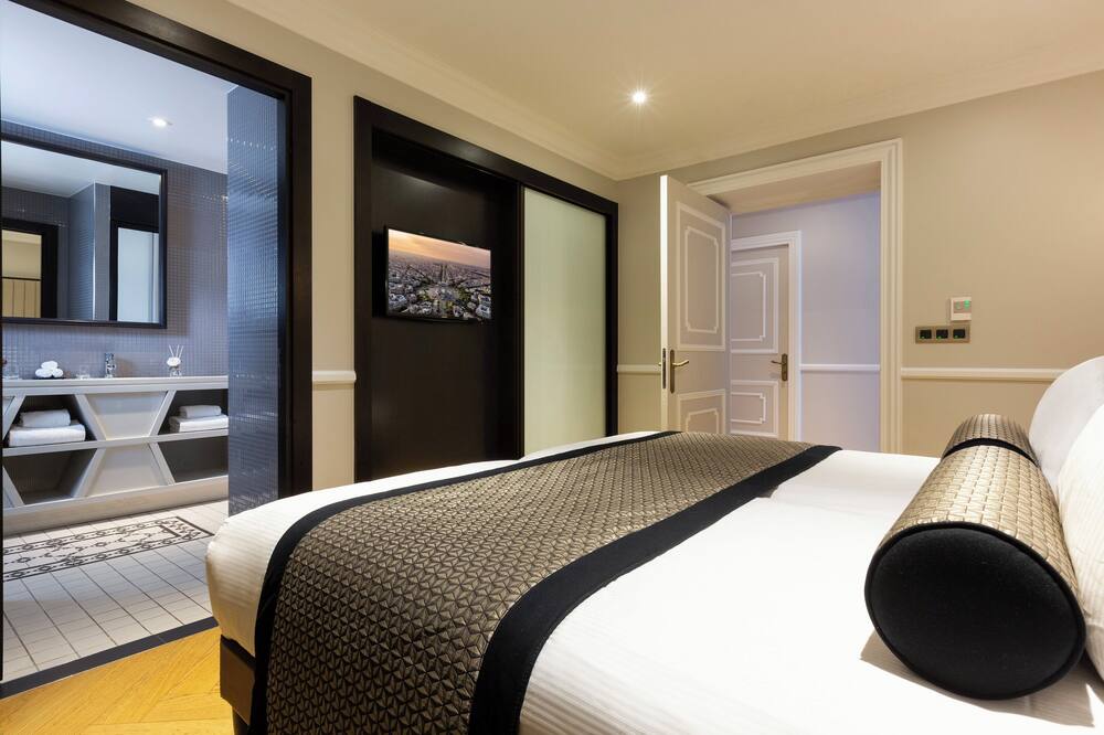 ラ クレ トゥール エッフェル パリ バイ ザ クレスト コレクション 写真