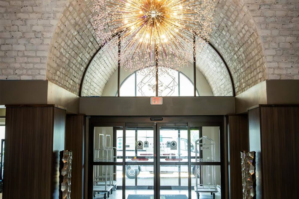 エンバシー スイーツ バイ ヒルトン シカゴ シャウムバーグ ウッドフィールド 写真