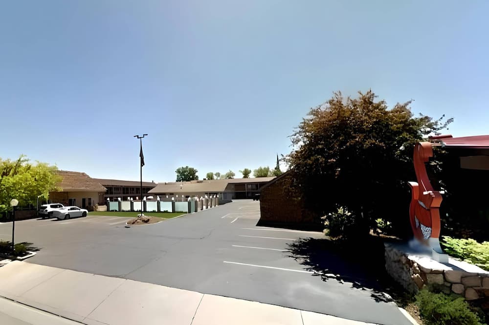 エコノ ロッジ イン & スイーツ バーナル ニア ダイナソー モニュメント 写真