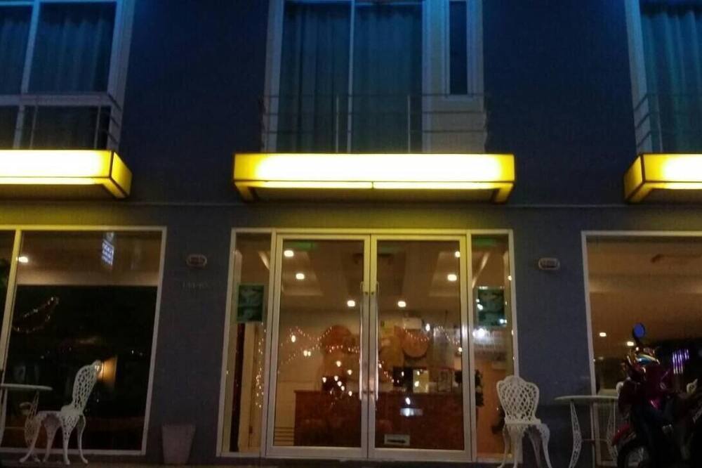 ナントラ チャウェン ビーチ ホテル 写真