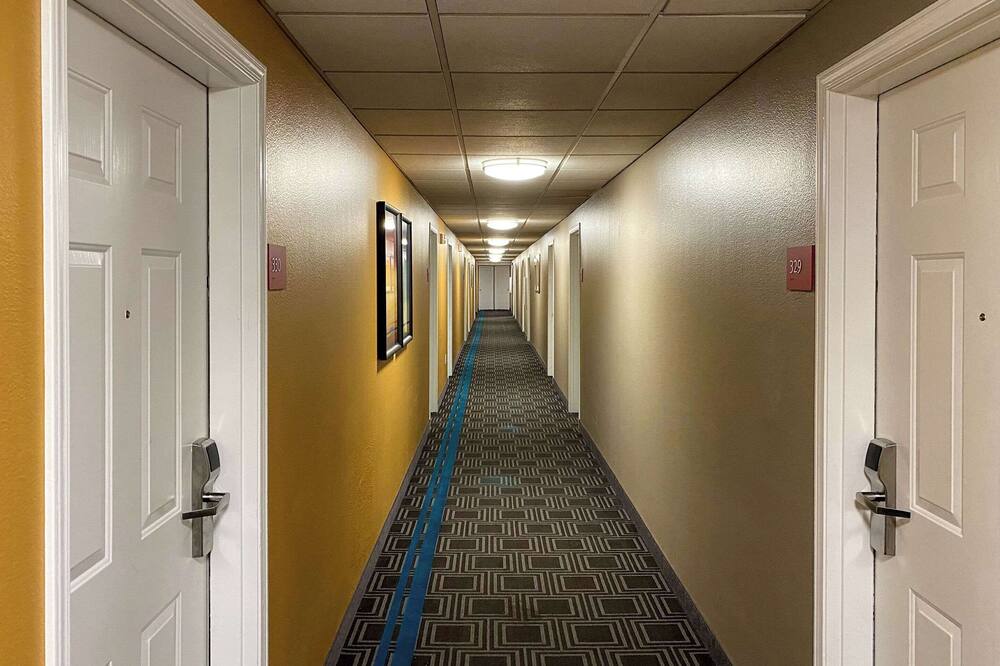 メインステイ スイーツ ミドルバーグ ハイツ クリーブランド エアポート 写真