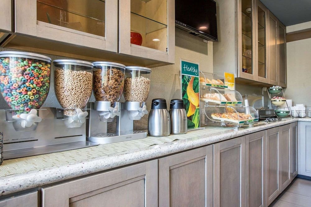 クオリティ イン オンタリオ エアポート コンベンション センター 写真