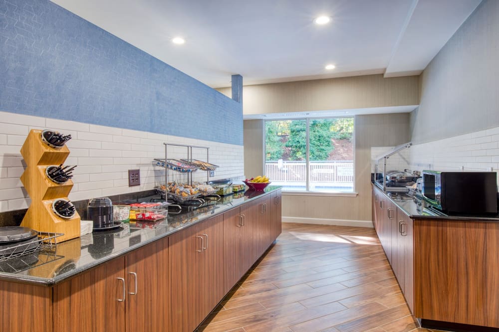 フェアフィールド イン バイ マリオット ローリー クラブツリー 写真