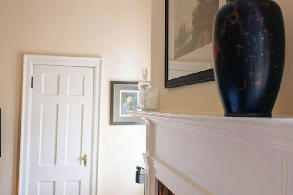 アイアンクラッド イン & バーボン ルーム 写真