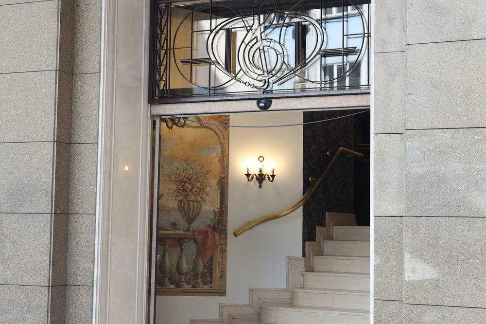 ゼウス エッセンス ブカレスト オペラ 写真