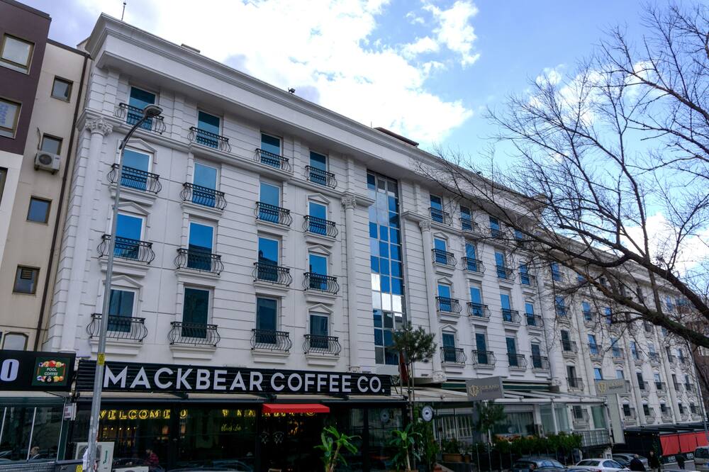 ラティフォグル ホテル 写真