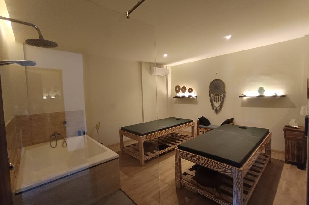 アビアン クランプ ヴィラ & スパ サヌール バリ 写真